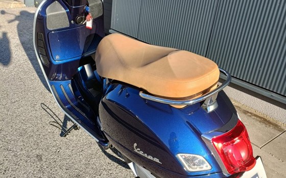 Gebrauchtmotorrad Vespa GTS 300 hpe - Bild 8