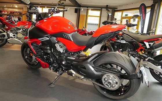 Gebrauchtmotorrad Ducati Diavel V4 - Bild 2
