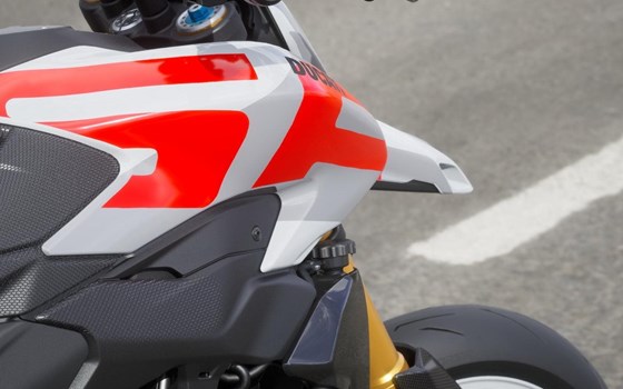 Neufahrzeug Ducati Hypermotard V2 SP - Bild 5