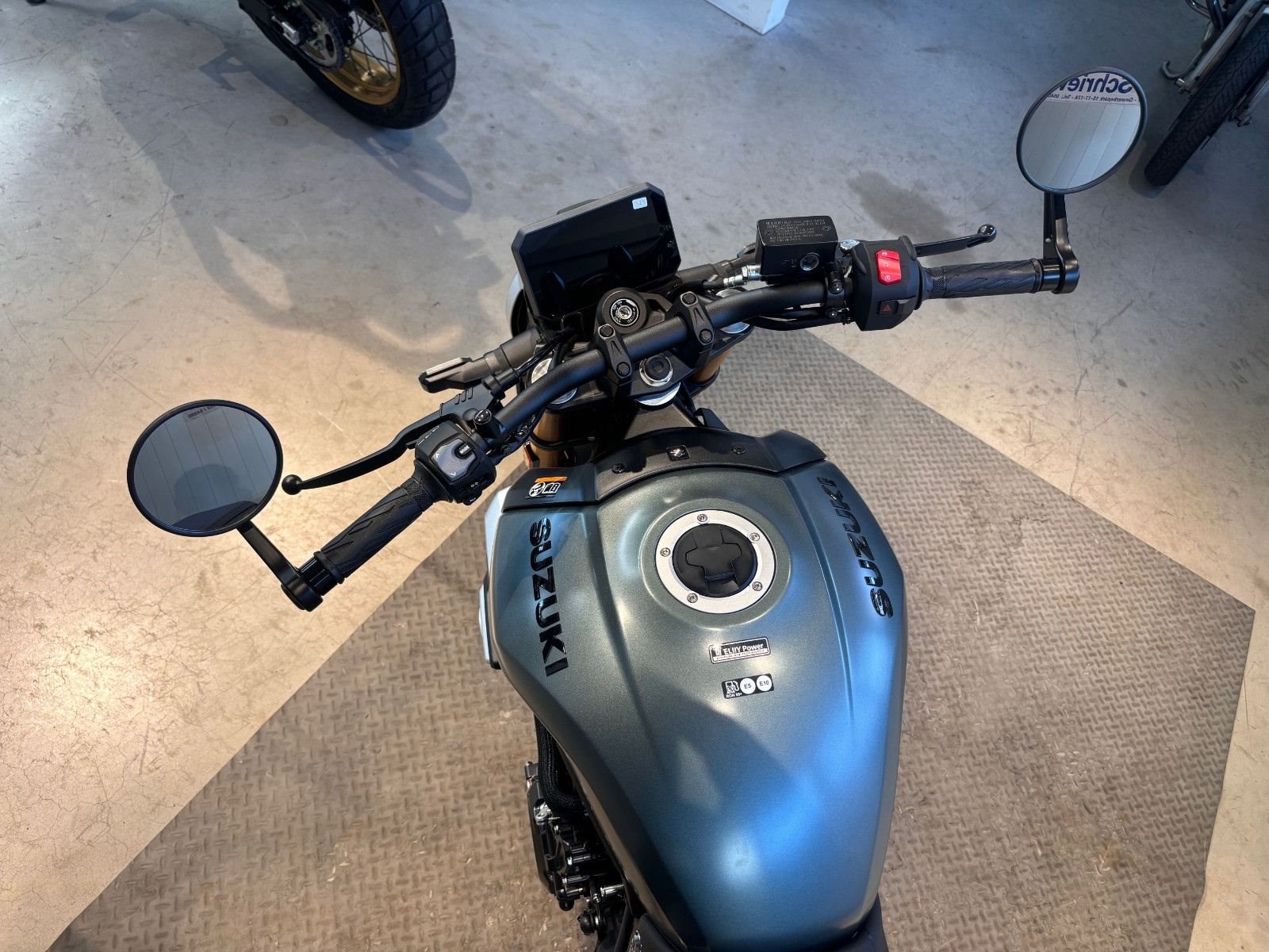 Suzuki GSX-8T
