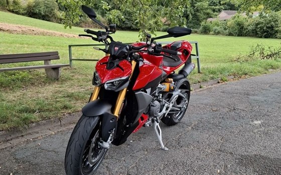 Gebrauchtmotorrad Ducati Streetfighter V2 S - Bild 2
