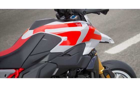 Neufahrzeug Ducati Hypermotard V2 SP - Bild 6