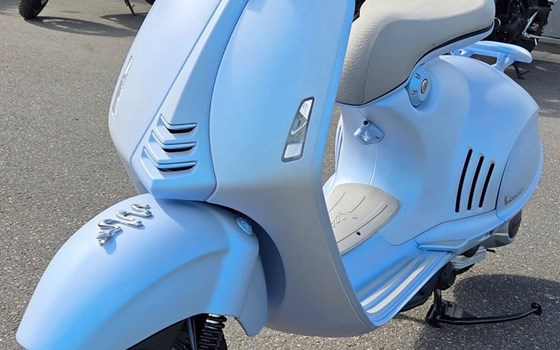 Neufahrzeug Vespa 946 Snake - Bild 1