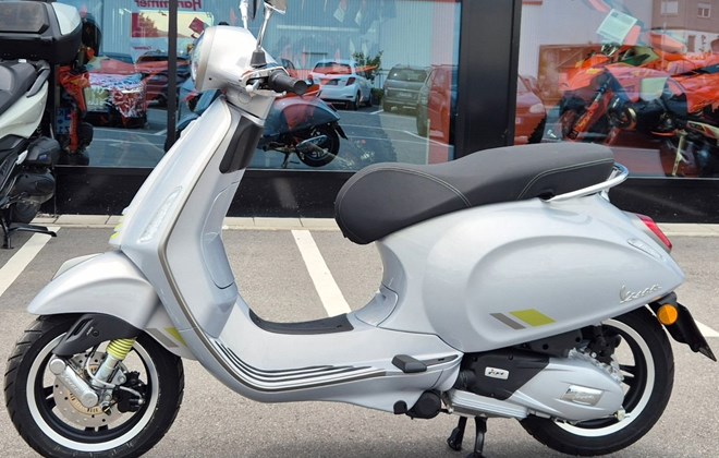 Vespa Primavera 125 75th