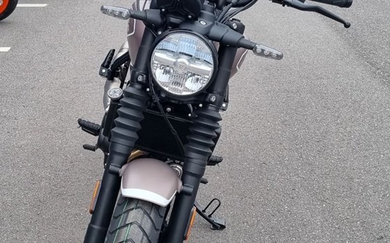 Neufahrzeug Royal Enfield Guerrilla 450 - Bild 6