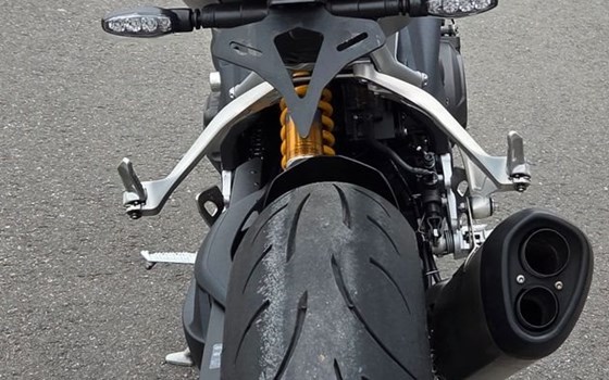 Gebrauchtmotorrad Triumph Speed Triple 1200 RS - Bild 5
