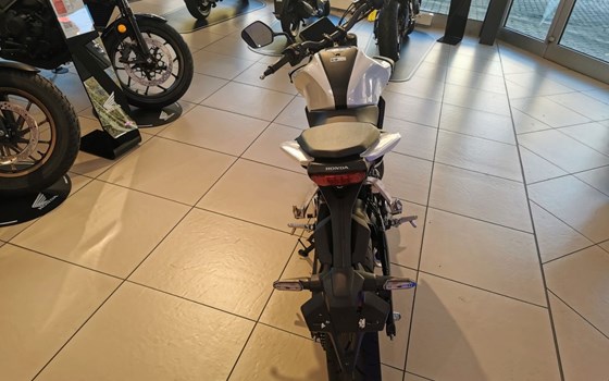 Neufahrzeug Honda CB125R - Bild 3