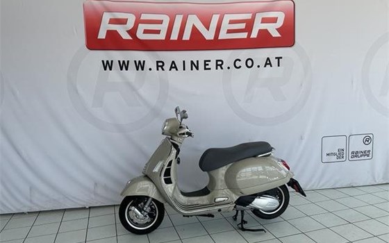 Gebrauchtmotorrad Vespa GTS 300 hpe - Bild 1