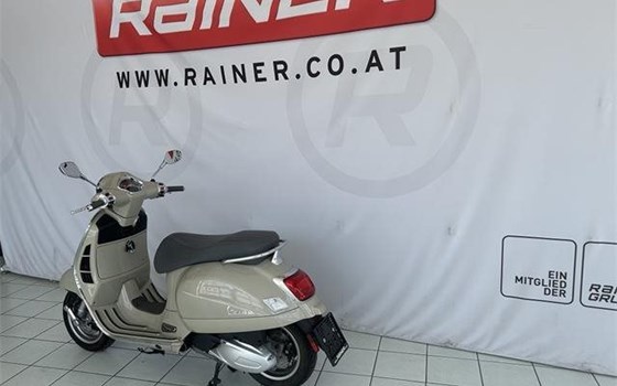 Gebrauchtmotorrad Vespa GTS 300 hpe - Bild 3
