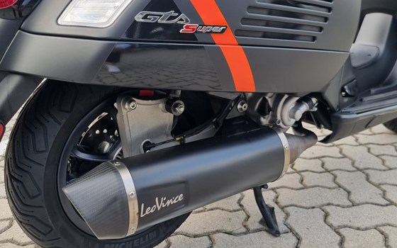 Gebrauchtmotorrad Vespa GTS 300 hpe Super Sport - Bild 4