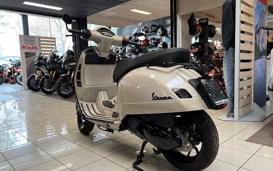 Gebrauchtmotorrad Vespa GTS 300 hpe - Bild 3