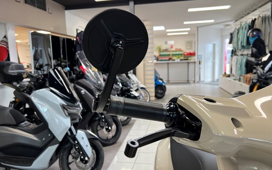 Gebrauchtmotorrad Vespa GTS 300 hpe - Bild 6