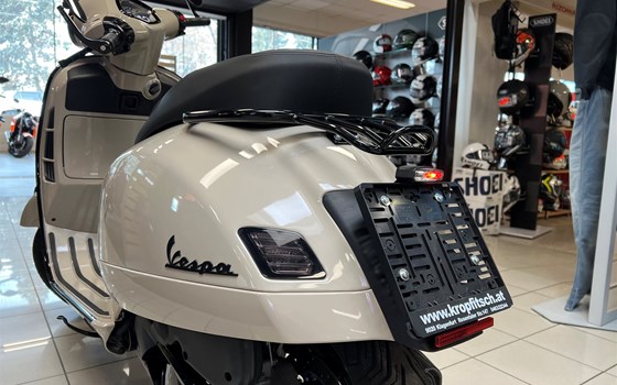 Gebrauchtmotorrad Vespa GTS 300 hpe - Bild 7