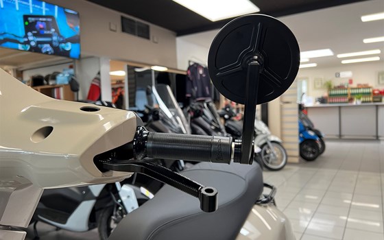 Gebrauchtmotorrad Vespa GTS 300 hpe - Bild 9