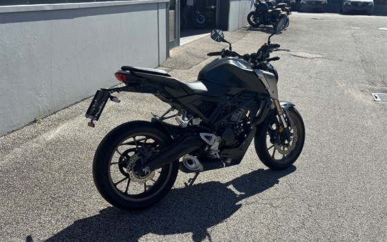 Gebrauchtmotorrad Honda CB125R - Bild 3