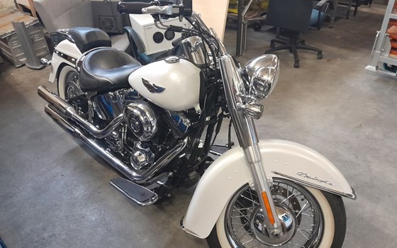 Gebrauchtmotorrad Harley-Davidson Softail Deluxe FLSTN - Bild 3