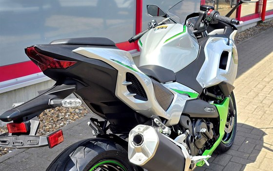 Neufahrzeug Kawasaki Ninja 7 Hybrid - Bild 13