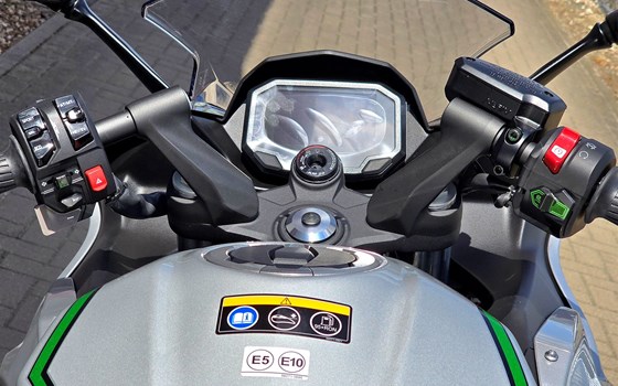 Neufahrzeug Kawasaki Ninja 7 Hybrid - Bild 14