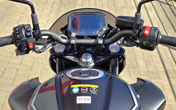 Gebrauchtmotorrad Kawasaki Z7 Hybrid - Bild 10