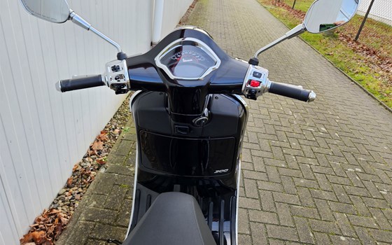 Neufahrzeug Vespa GTS 300 Super - Bild 6