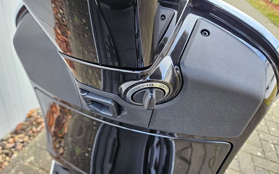 Neufahrzeug Vespa GTS 300 Super - Bild 7