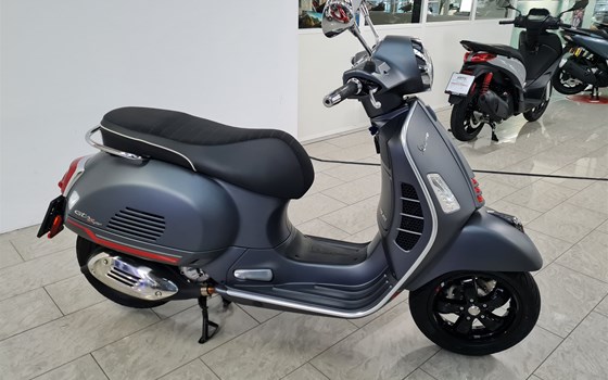 Gebrauchtmotorrad Vespa GTS 300 Super Sport - Bild 3