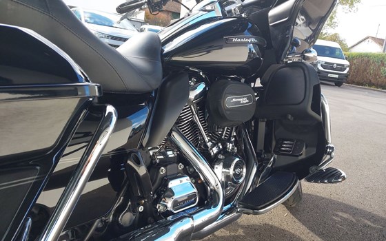 Gebrauchtmotorrad Harley-Davidson CVO Road Glide Ultra FLTRUSE - Bild 11