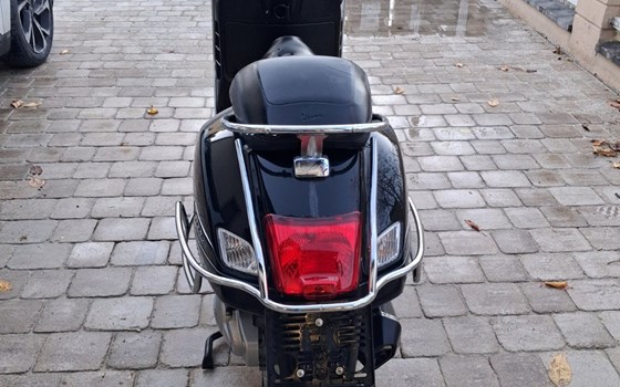 Gebrauchtmotorrad Vespa GTS 125 i.e. Super Sport - Bild 5