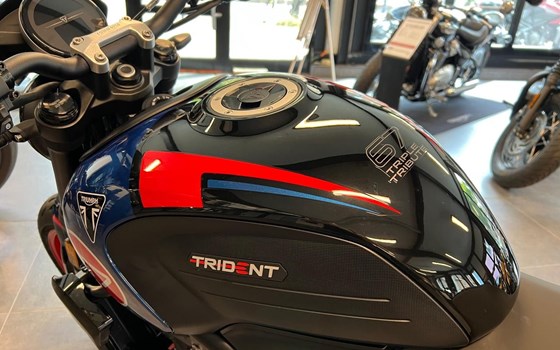 Gebrauchtmotorrad Triumph Trident 660 Triple Tribute - Bild 10