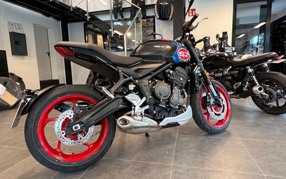Gebrauchtmotorrad Triumph Trident 660 Triple Tribute - Bild 12