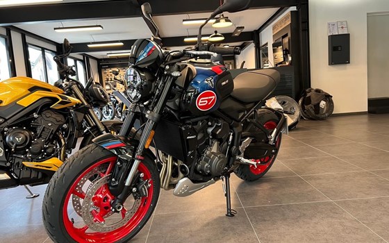 Gebrauchtmotorrad Triumph Trident 660 Triple Tribute - Bild 3