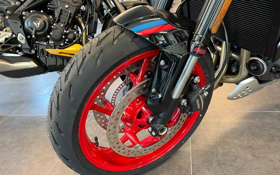 Gebrauchtmotorrad Triumph Trident 660 Triple Tribute - Bild 5