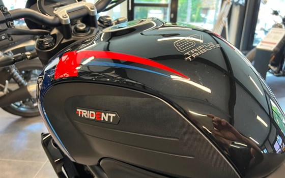 Gebrauchtmotorrad Triumph Trident 660 Triple Tribute - Bild 9