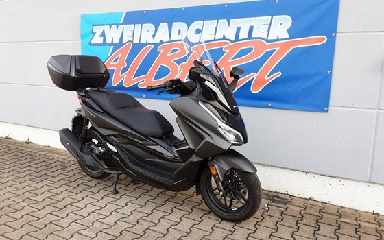 Gebrauchtmotorrad Honda Forza 125 - Bild 2