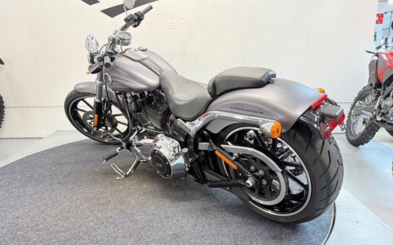 Gebrauchtmotorrad Harley-Davidson Softail Breakout FXSB - Bild 2