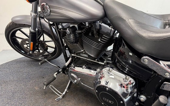 Gebrauchtmotorrad Harley-Davidson Softail Breakout FXSB - Bild 3