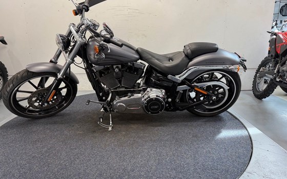 Gebrauchtmotorrad Harley-Davidson Softail Breakout FXSB - Bild 4