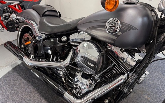 Gebrauchtmotorrad Harley-Davidson Softail Breakout FXSB - Bild 8
