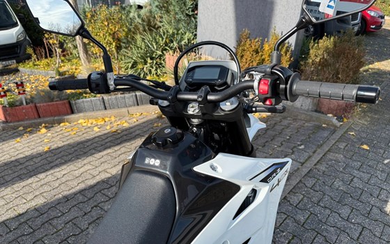 Neufahrzeug Suzuki DR-Z4SM - Bild 11