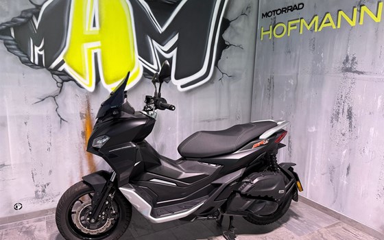 Gebrauchtmotorrad Aprilia SR GT ABS 125 - Bild 2