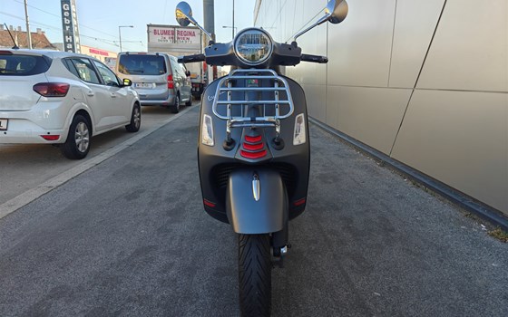 Gebrauchtmotorrad Vespa GTS 300 Super - Bild 3