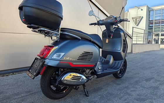 Gebrauchtmotorrad Vespa GTS 300 Super - Bild 4