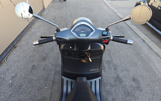 Gebrauchtmotorrad Vespa GTS 300 Super - Bild 6
