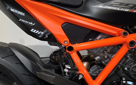 Gebrauchtmotorrad KTM 1290 Super Duke RR - Bild 14