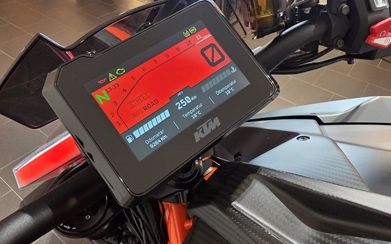 Gebrauchtmotorrad KTM 1290 Super Duke RR - Bild 9