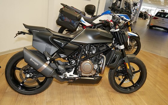 Gebrauchtmotorrad Husqvarna Svartpilen 701 - Bild 2