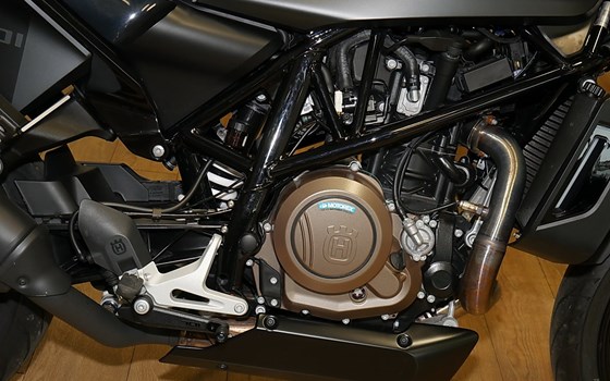 Gebrauchtmotorrad Husqvarna Svartpilen 701 - Bild 3