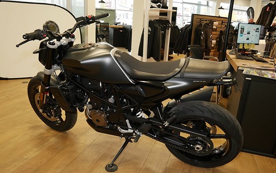 Gebrauchtmotorrad Husqvarna Svartpilen 701 - Bild 6