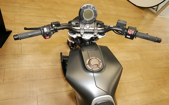 Gebrauchtmotorrad Husqvarna Svartpilen 701 - Bild 7