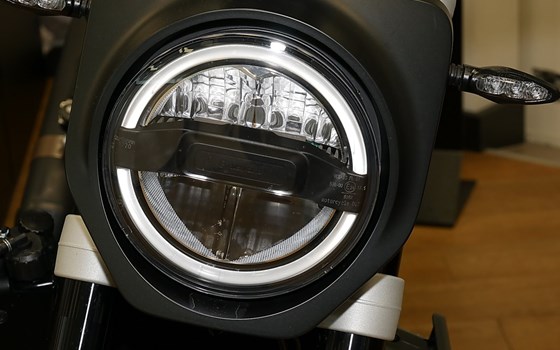 Gebrauchtmotorrad Husqvarna Svartpilen 701 - Bild 9